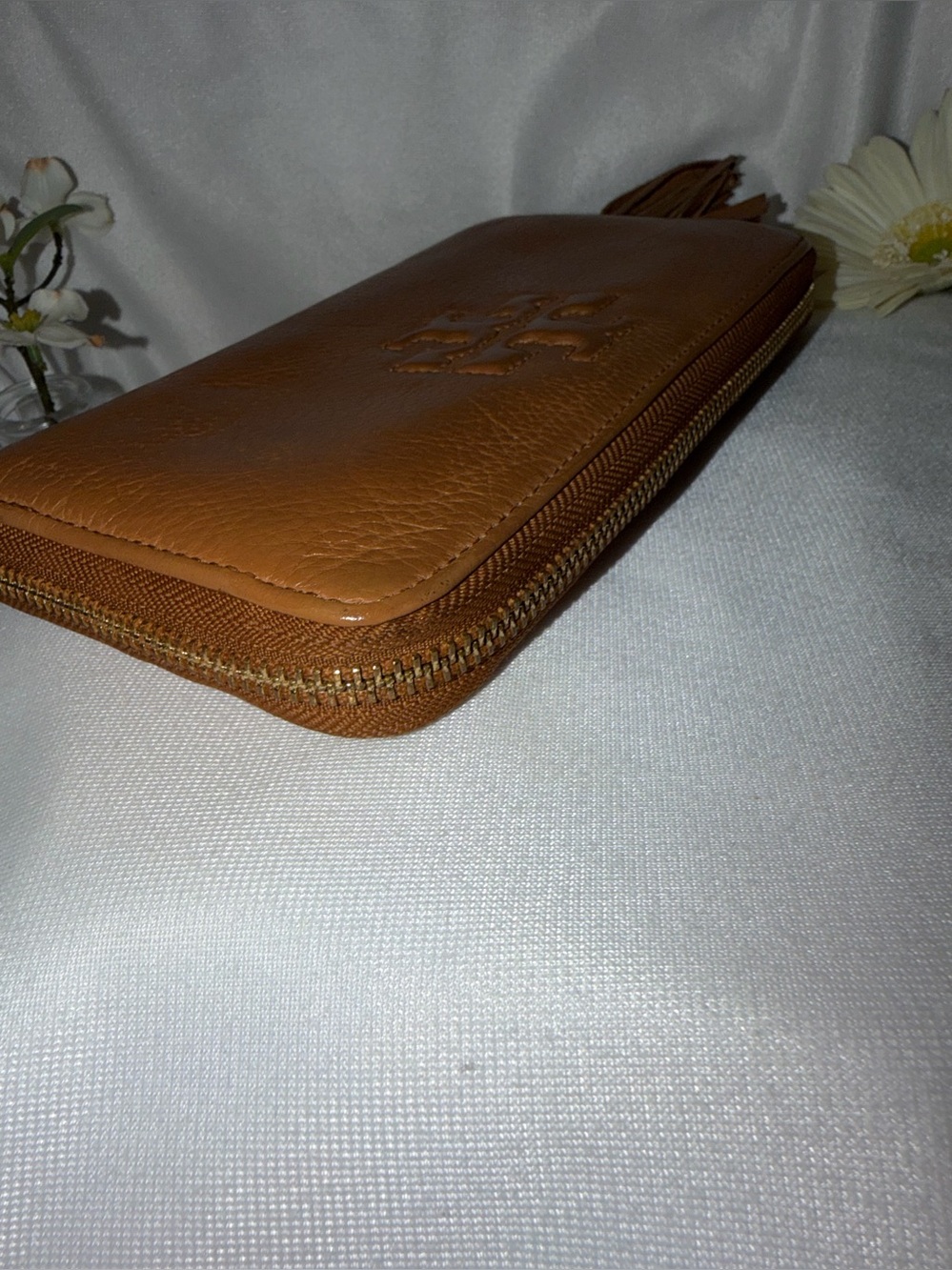 ✨ Tory Burch Thea Pebbled Leather Zip Continental Wallet Tassel Cognac - Picture 5 of 15